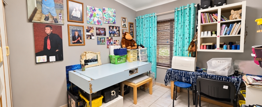 5 Bedroom Property for Sale in Kleinbaai Western Cape